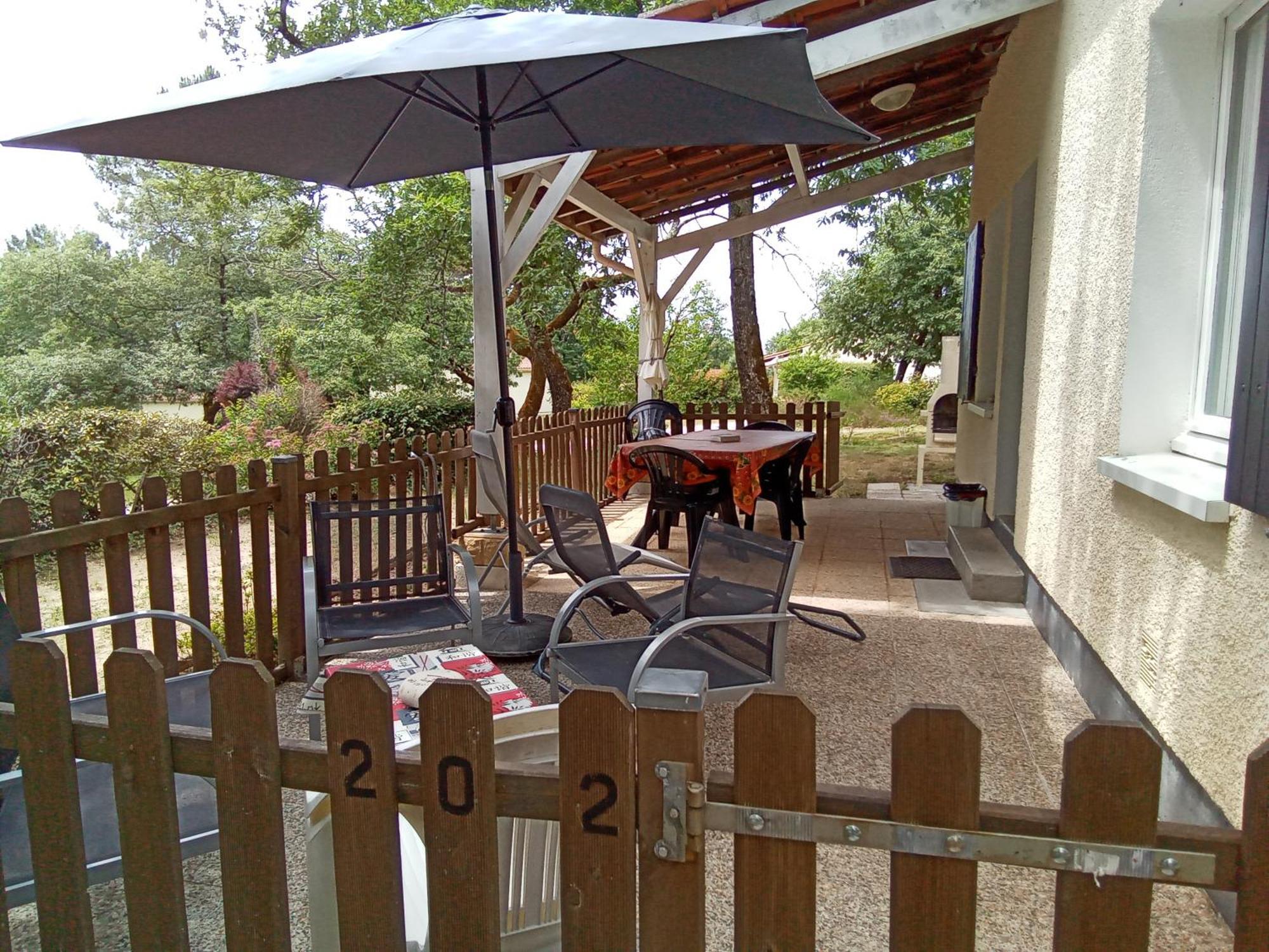 Etang Vallier Resort Brossac Экстерьер фото